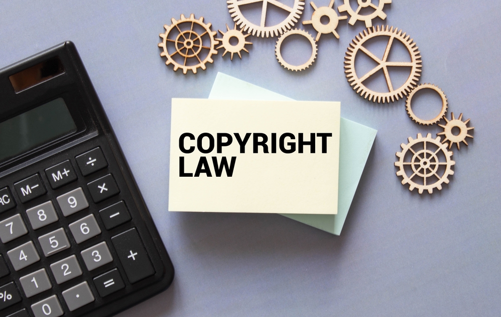 Contrato de cesión de derechos de autor: guía legal para proteger tu obra y derechos patrimoniales